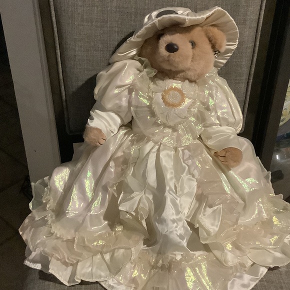 Bearly People Other - Bearly People Collectable Bridal Bear